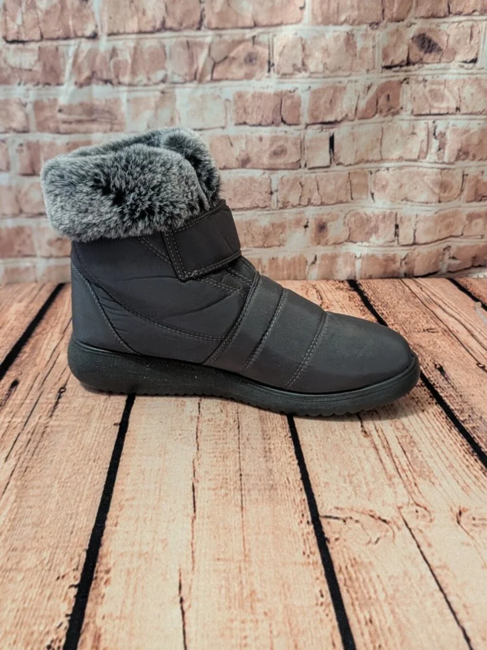 Gray Faux-Fur Winter Ankle Boot Size 40
